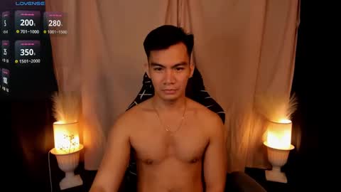 Snapshot of 000batman000 chatting on February 6, 2025, 2:55 am Bruce online show from February 6, 2025, 2:55 am