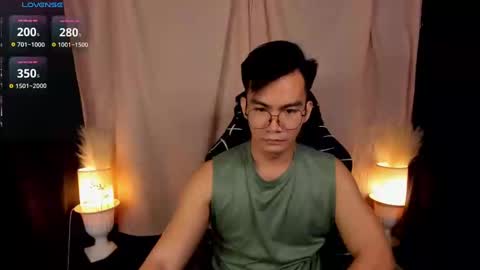 Snapshot of 000batman000 chatting on February 13, 2025, 2:12 am Bruce online show from February 13, 2025, 2:12 am