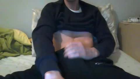 00europeboy00 online show from February 2, 2026, 2:32 am