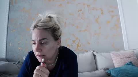 Snapshot of 00yourmilf chatting on April 19, 2026, 10:03 am Alma online show from April 19, 2026, 10:03 am