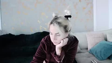 Snapshot of 00yourmilf chatting on April 22, 2026, 6:27 am Alma online show from April 22, 2026, 6:27 am