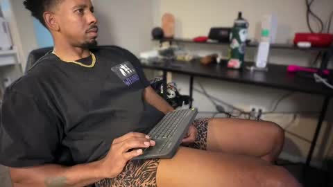Snapshot of 10inch_gymjunky chatting on May 19, 2026, 7:31 pm MrSteeleXXX - snapchat online show from May 19, 2026, 7:31 pm