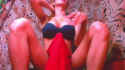 Snapshot of 11inchmistressxxlyka chatting on February 18, 2025, 12:26 am CALL ME BABY online show from February 18, 2025, 12:26 am