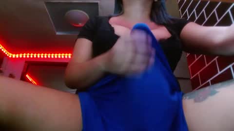 Snapshot of 11inchmonstercock4u chatting on December 4, 2024, 2:20 am i am trixie im Your Selfsucking Mistress online show from December 4, 2024, 2:20 am