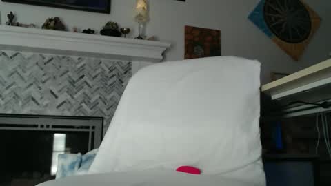 Aurora Willows online show from February 25, 2026, 7:07 am