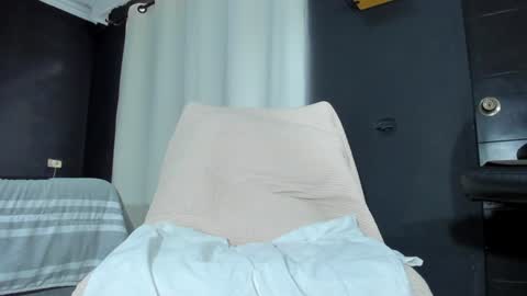 kim 04suarez online show from January 11, 2025, 9:04 pm