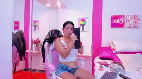 Snapshot of 15_scarlette chatting on February 1, 2025, 3:41 am Scarlette online show from February 1, 2025, 3:41 am