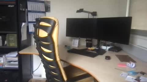 man 18 but cute online show from December 14, 2024, 11:07 am