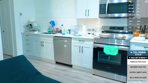 Tong  Ralph online show from March 8, 2026, 11:30 pm