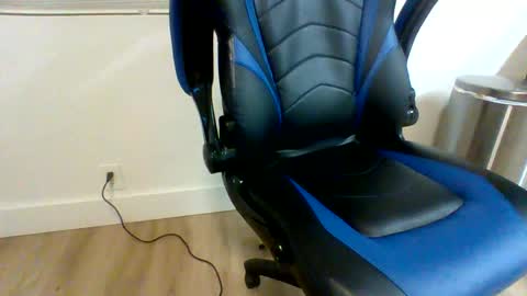 i erupt if you suck ur nipples 4 me and look at the camera while watching me online show from April 21, 2026, 12:22 pm