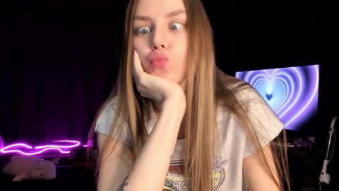 Lily 3 online show from February 11, 2025, 7:48 pm