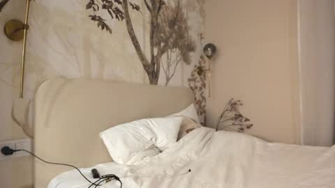 Lily 3 online show from September 9, 2025, 4:17 pm