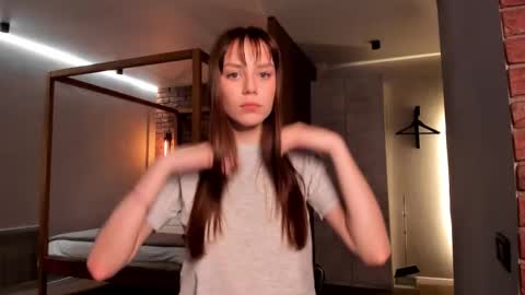 Lily 3 online show from February 27, 2026, 6:52 pm