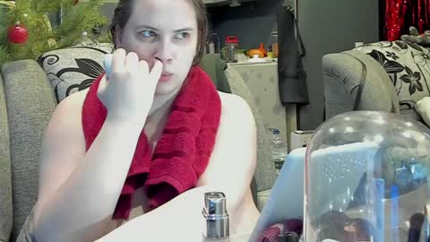 1LINDSEY1 online show from December 31, 2024, 6:02 pm