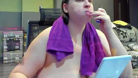 1LINDSEY1 online show from September 29, 2025, 8:08 am