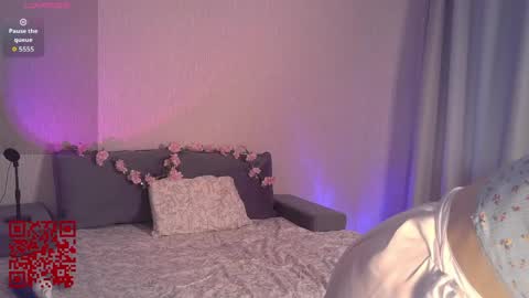Snapshot of 1little_cherry chatting on May 23, 2026, 12:31 pm Mia online show from May 23, 2026, 12:31 pm
