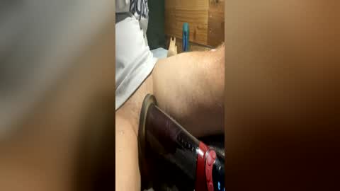 Snapshot of 1loveclams chatting on June 14, 2026, 9:11 am Crimsonstud online show from June 14, 2026, 9:11 am