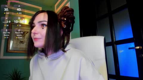 Moona  online show from October 9, 2025, 12:03 pm