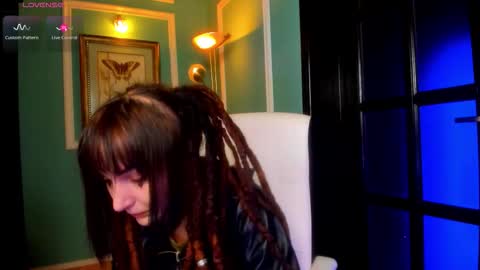 Moona  online show from November 16, 2025, 3:39 pm