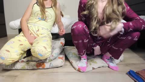 Snapshot of 1nwardly_beauty chatting on November 6, 2025, 7:37 pm molly online show from November 6, 2025, 7:37 pm