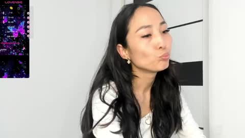 Rei online show from April 22, 2026, 4:26 am