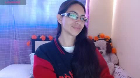 paola online show from November 6, 2025, 6:42 pm