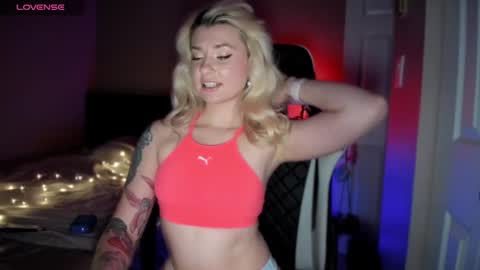 Snapshot of 1snow_bunny chatting on January 16, 2025, 2:09 am Rita online show from January 16, 2025, 2:09 am