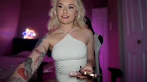 Snapshot of 1snow_bunny chatting on February 11, 2025, 2:57 am Rita online show from February 11, 2025, 2:57 am