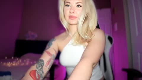 Snapshot of 1snow_bunny chatting on February 22, 2025, 3:56 am Rita online show from February 22, 2025, 3:56 am