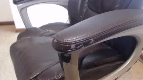 Mark online show from October 25, 2025, 6:57 pm