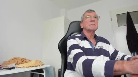 Henk online show from November 20, 2025, 1:55 pm