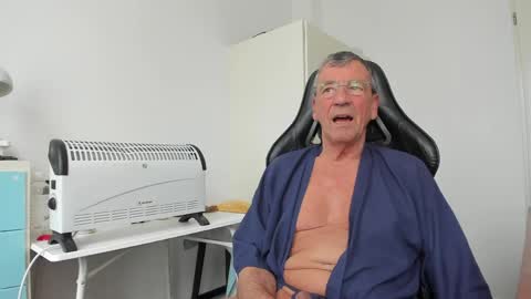 Henk online show from April 3, 2026, 1:42 pm