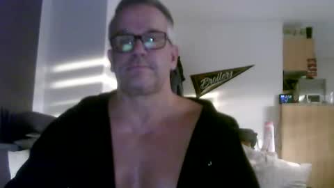 Thomas online show from November 11, 2025, 2:39 pm