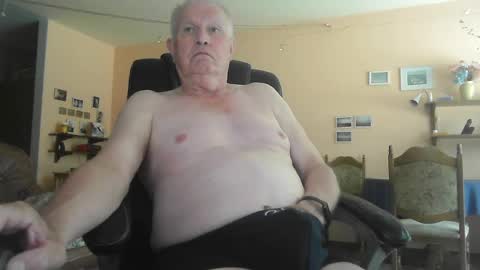 Snapshot of 29famila chatting on August 5, 2026, 11:13 am 29famila online show from August 5, 2026, 11:13 am