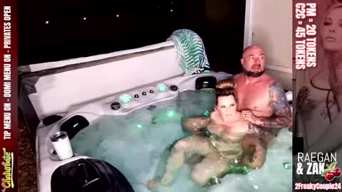 Snapshot of 2freakycouple24 chatting on March 10, 2025, 1:01 am Zak and Raegan online show from March 10, 2025, 1:01 am