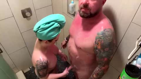 Snapshot of 2freakycouple24 chatting on September 22, 2025, 2:35 am Zak and Raegan online show from September 22, 2025, 2:35 am