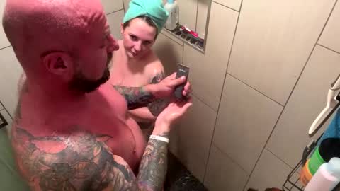 Snapshot of 2freakycouple24 chatting on October 9, 2025, 2:09 am Zak and Raegan online show from October 9, 2025, 2:09 am