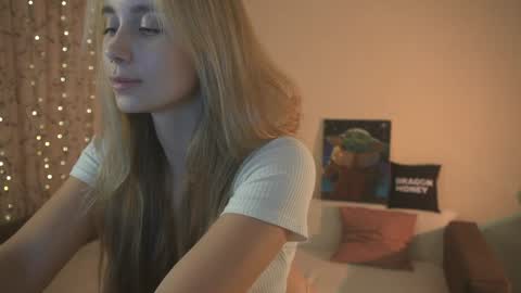 Elley  online show from January 28, 2025, 5:03 pm