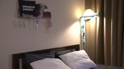 Elley  online show from December 19, 2025, 6:42 am