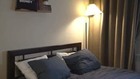 Elley  online show from March 23, 2026, 2:21 pm