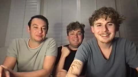 Roommates online show from April 19, 2026, 2:33 am