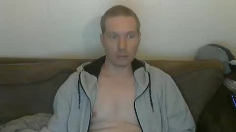 2small4you83 online show from November 27, 2025, 8:05 am