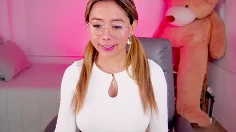 independent model online show from April 27, 2026, 9:51 am