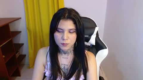 erika online show from October 3, 2025, 10:51 pm