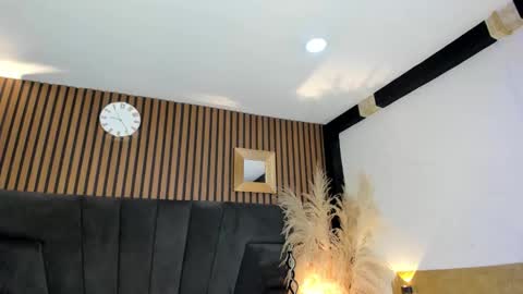 3X NAXAA online show from December 20, 2025, 1:51 pm