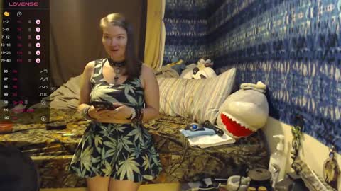 420stonerchick online show from April 21, 2026, 12:22 pm