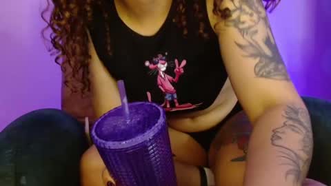 Snapshot of 420viol3ta_ chatting on February 26, 2025, 2:15 am Violeta online show from February 26, 2025, 2:15 am