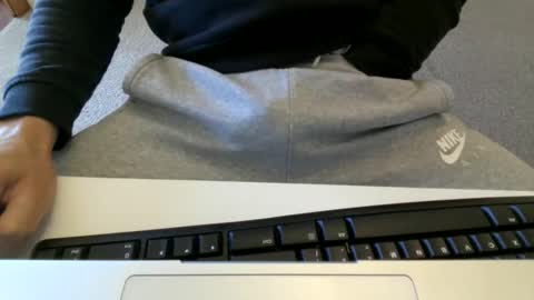 4glz online show from April 21, 2026, 2:26 am