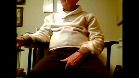 Snapshot of 4uguys chatting on December 18, 2024, 3:15 am 4uguys online show from December 18, 2024, 3:15 am