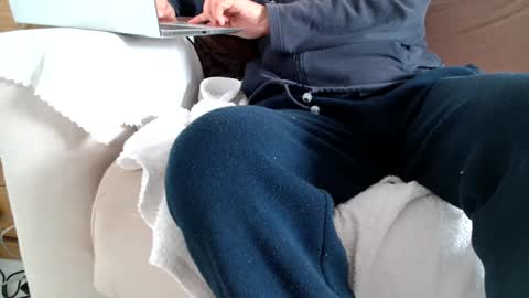 F E L I X -  -  F O ll O W      M E  online show from January 6, 2025, 12:46 pm